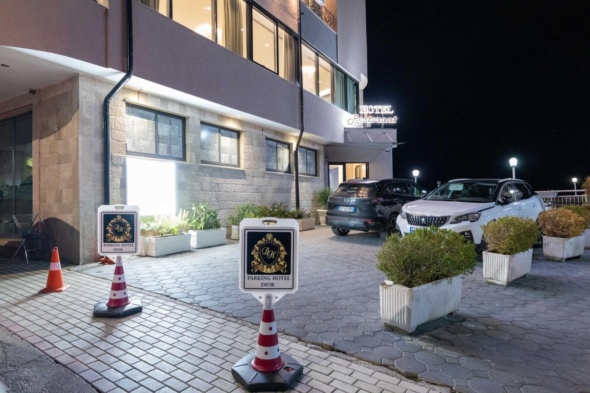 Hotel Dior กรูเยอ ภายนอก รูปภาพ